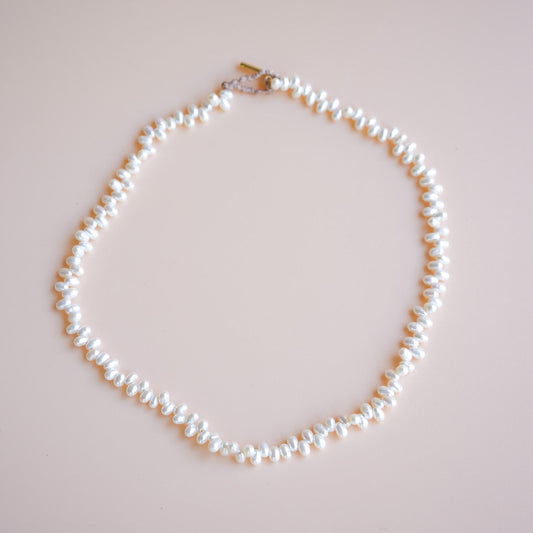 FUNKY FRESHWATER NECKLACE