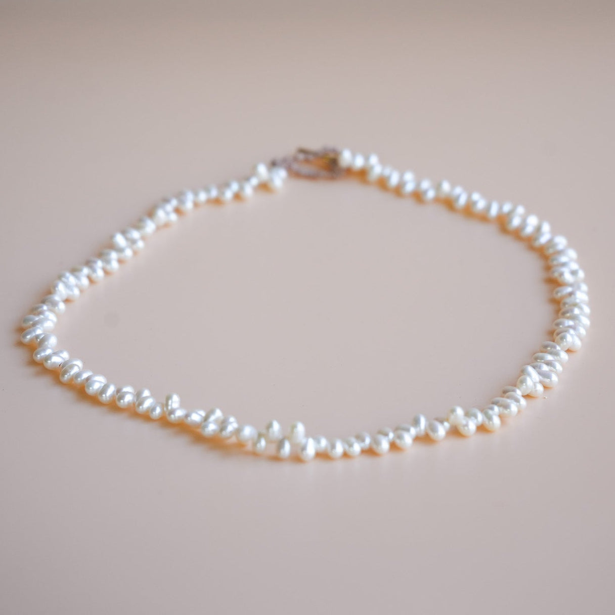 FUNKY FRESHWATER NECKLACE