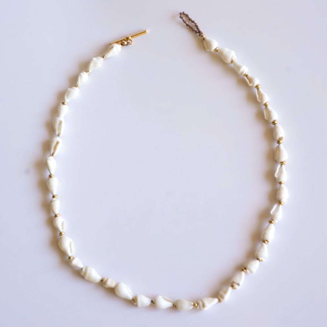 GOLDEN SEASHELL NECKLACE