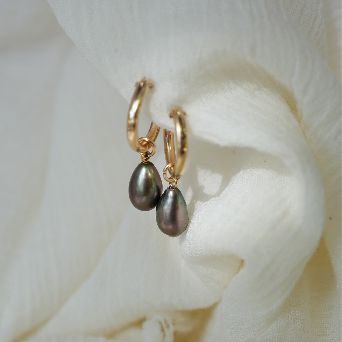 TAHITIAN PEARL HOOPS