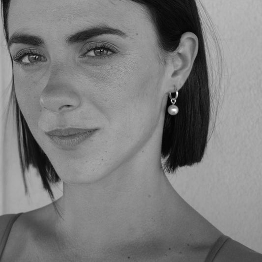 14 K SOUTH SEA PEARL HUGGIES