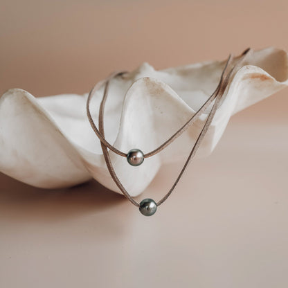 Simple suede necklace with single Tahitian Pearl